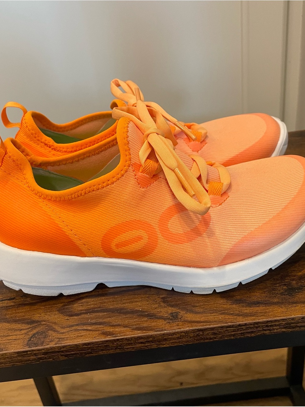OOFOS OOmg Orange Slip-On Women’s Sneakers Size 5
